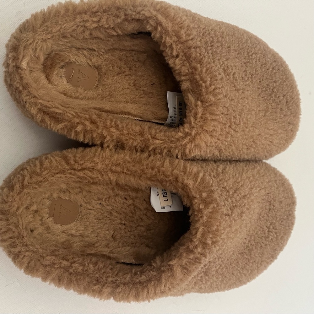 Anthropology Camel Tan Sherpa Slippers with tread bottoms size 9 - Picture 7 of 7